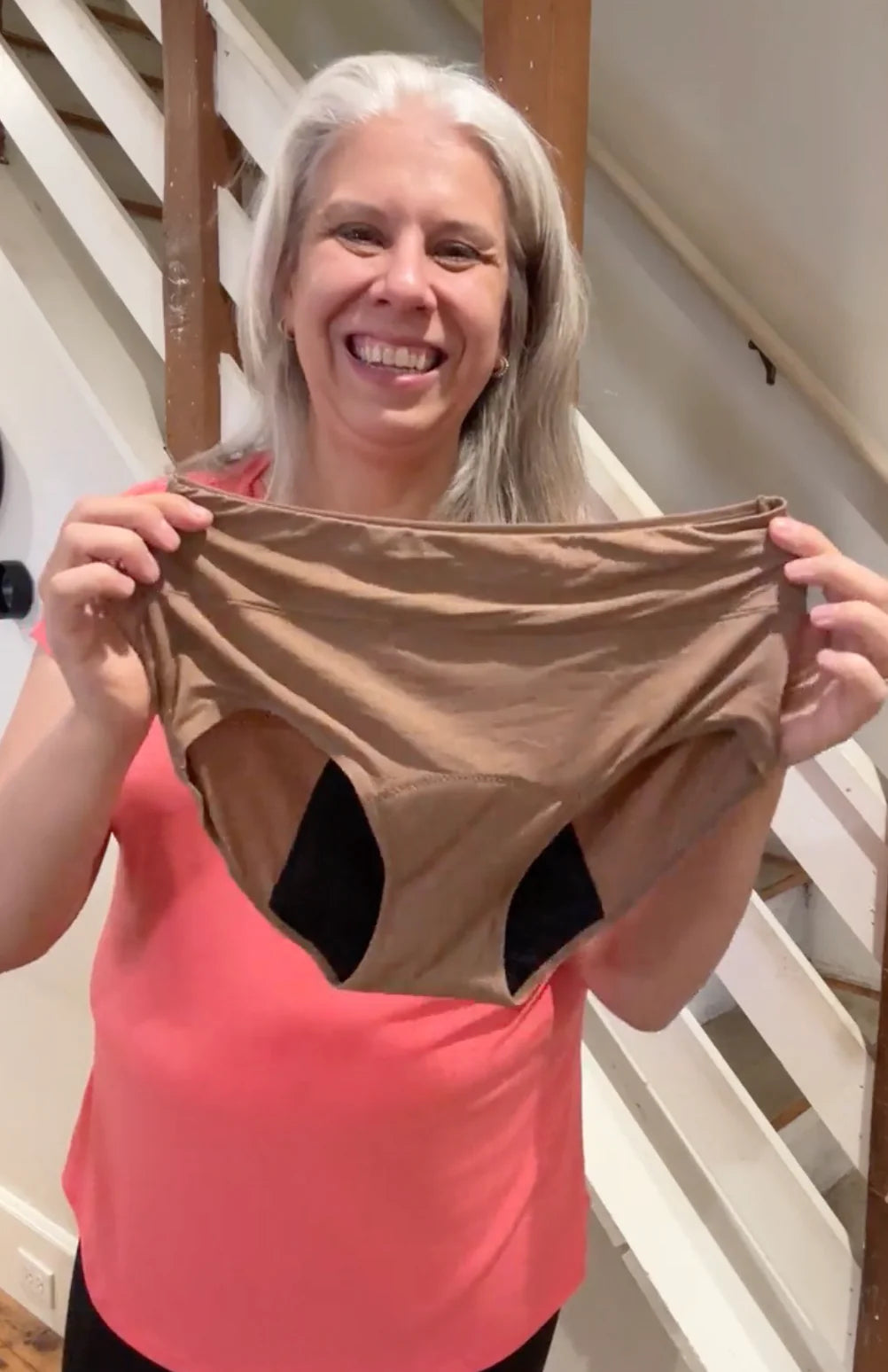 Cliente montrant culotte Dignita